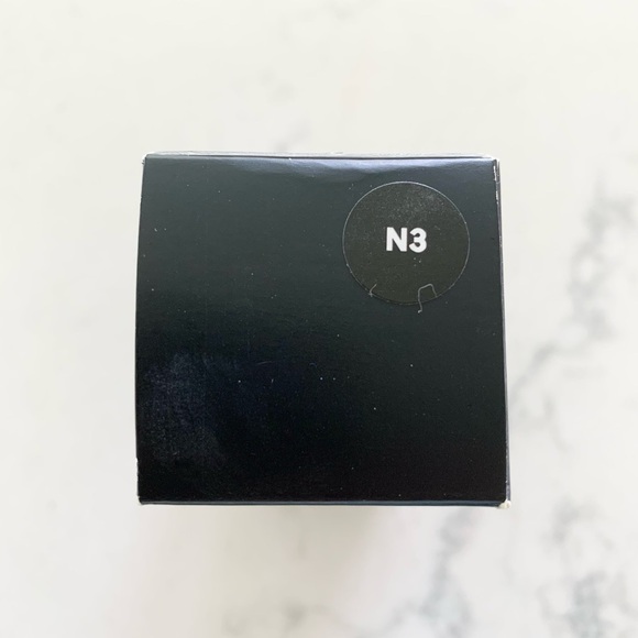 MAC Cosmetics Studio Radiance Face & Body Sheer Foundation - Picture 3 of 3